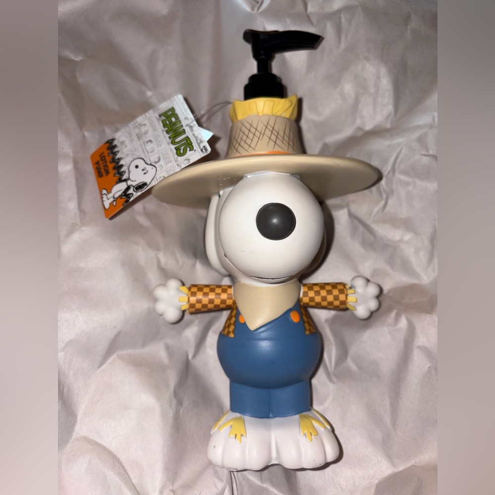 Snoopy Soap Pump, scarecrow fall NWT